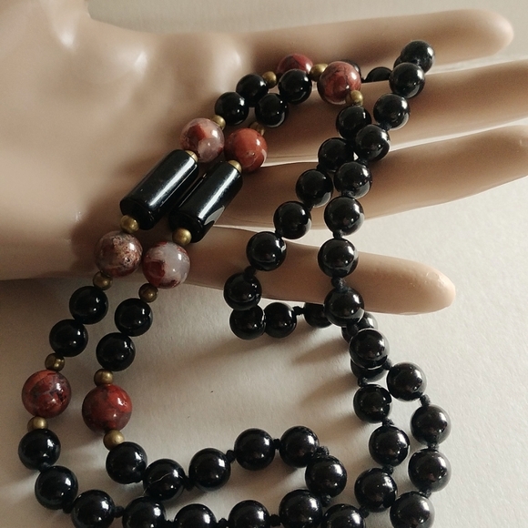 VINTAGE CHINESE BLACK ONYX RED JASPER NATURAL STONES NECKLACE 30" KNOTS - Picture 7 of 7